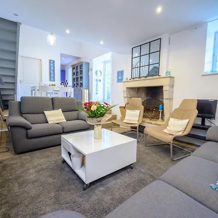 Vakantiehuis House With Large Garden And Terrace A Stone's Throw From The Port