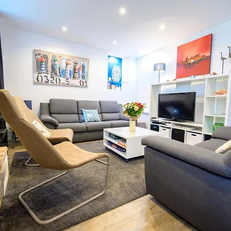 Vakantiehuis House With Large Garden And Terrace A Stone's Throw From The Port *