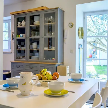 펜션 House With Large Garden And Terrace A Stone's Throw From The Port Saint-Martin-de-Ré