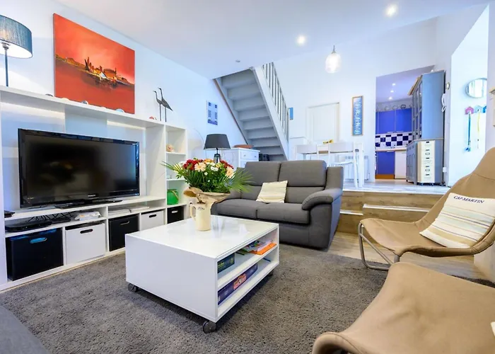 House With Large Garden And Terrace A Stone's Throw From The Port * Saint-Martin-de-Ré