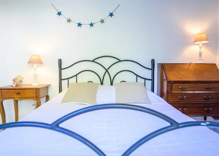 House With Large Garden And Terrace A Stone's Throw From The Port