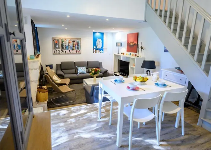 House With Large Garden And Terrace A Stone's Throw From The Port Сasa de vacaciones