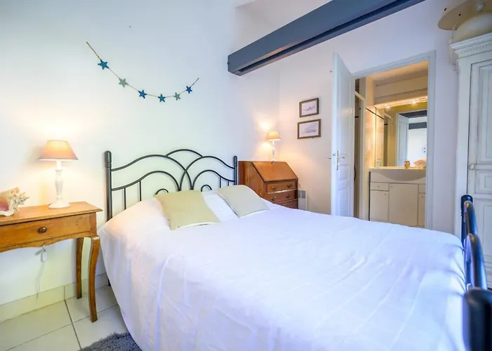 Сasa de vacaciones House With Large Garden And Terrace A Stone's Throw From The Port