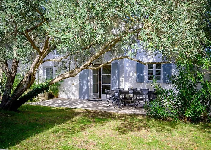 House With Large Garden And Terrace A Stone's Throw From The Port Saint-Martin-de-Ré