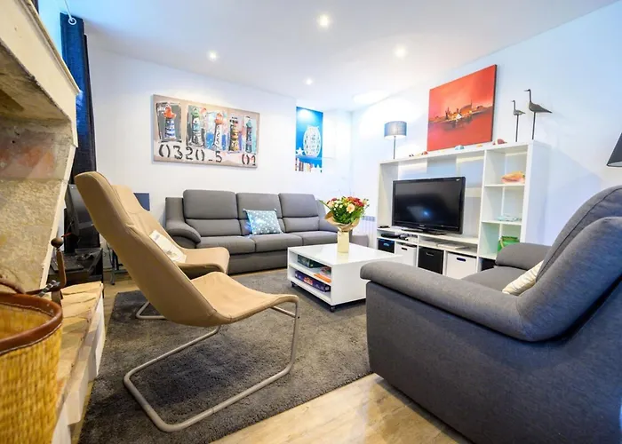 Сasa de vacaciones House With Large Garden And Terrace A Stone's Throw From The Port *