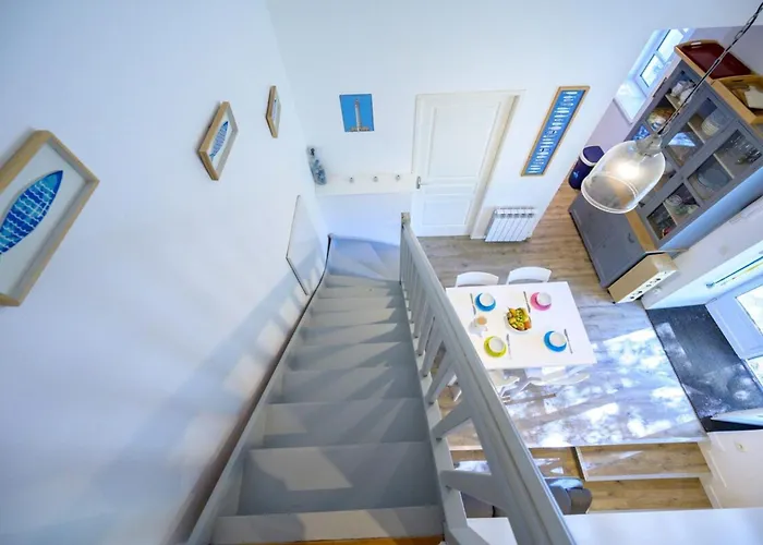 House With Large Garden And Terrace A Stone's Throw From The Port