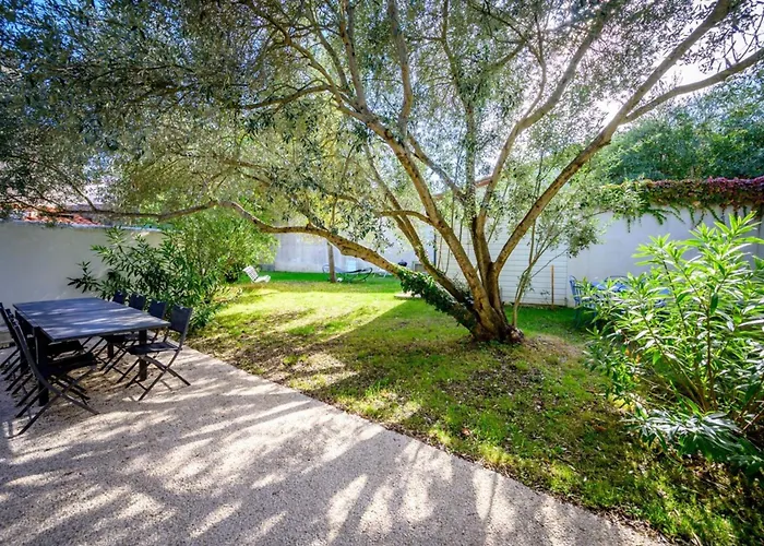 House With Large Garden And Terrace A Stone's Throw From The Port