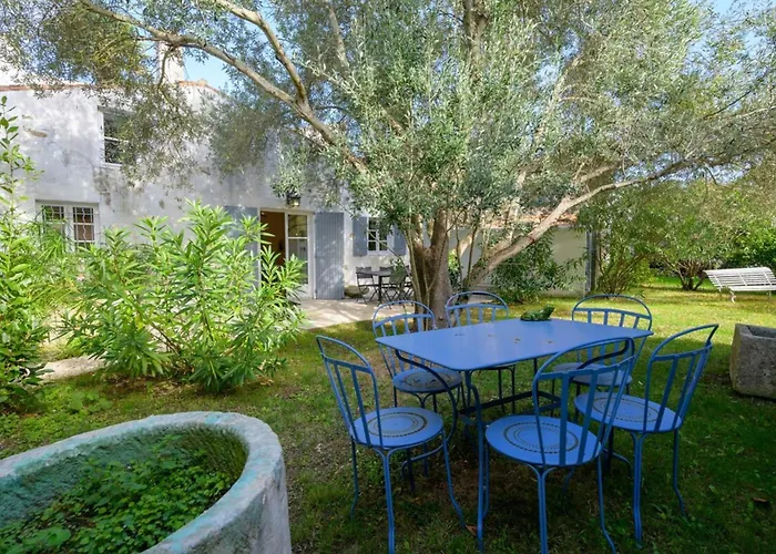 House With Large Garden And Terrace A Stone's Throw From The Port Saint-Martin-de-Ré